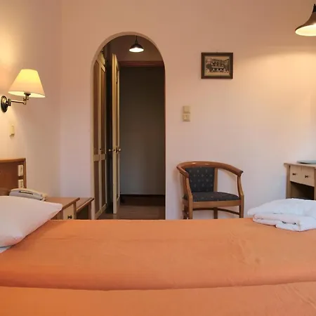3 Brothers Hotel Sidari ホテル