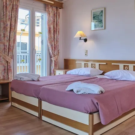3 Brothers Hotel Sidari ホテル