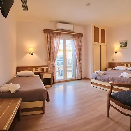 3 Brothers Hotel Sidari ホテル 2*