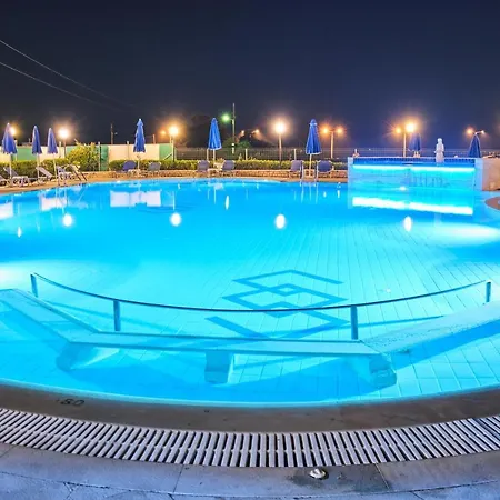 3 Brothers Hotel Sidari ホテル