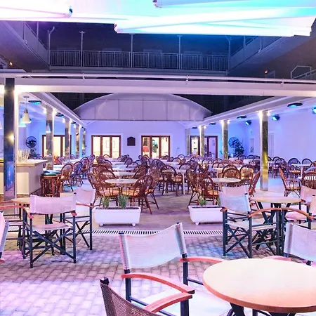 3 Brothers Hotel Sidari ホテル